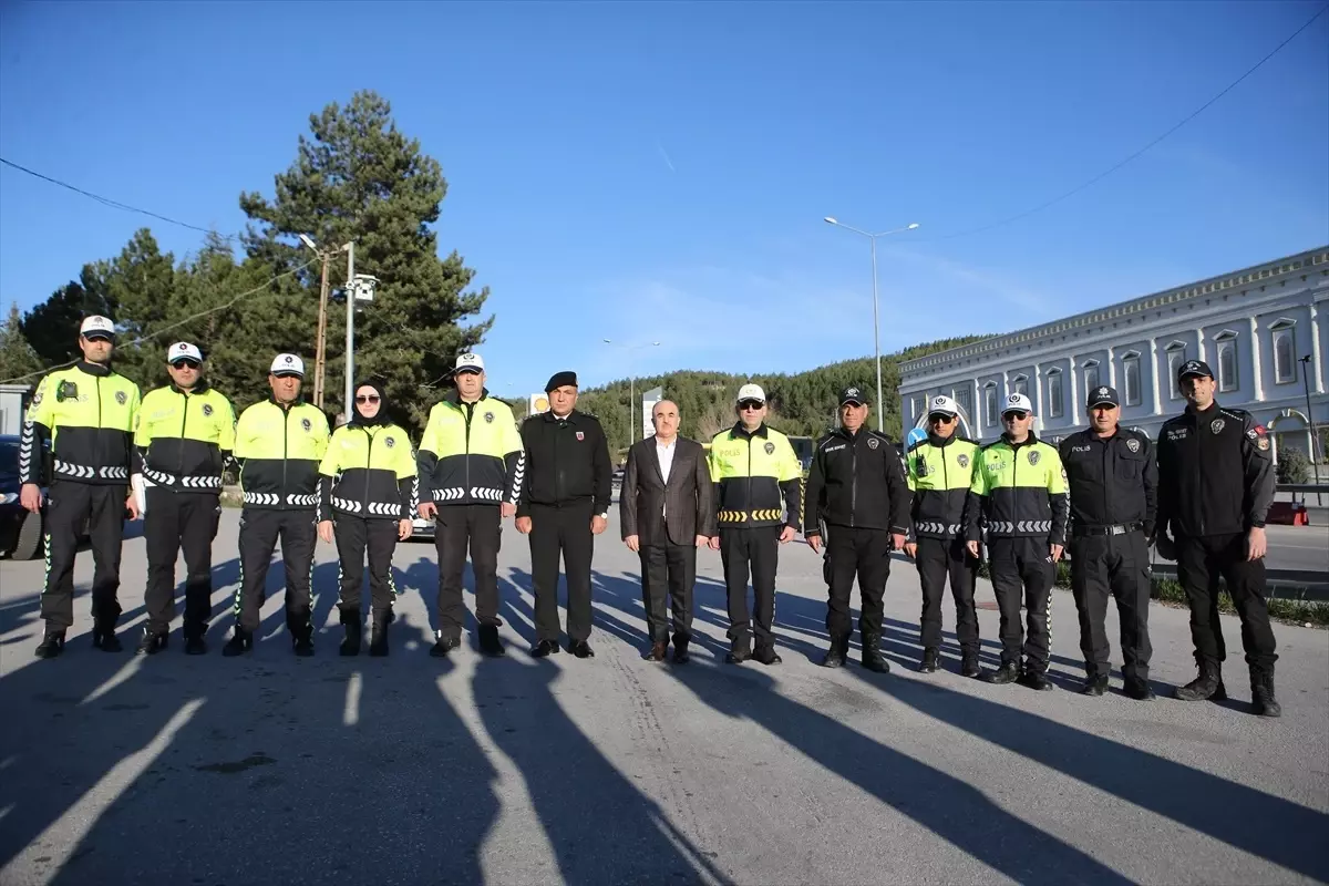 Çorum Valisi Zülkif Dağlı, Samsun-Ankara kara yolunda trafik denetimine katıldı