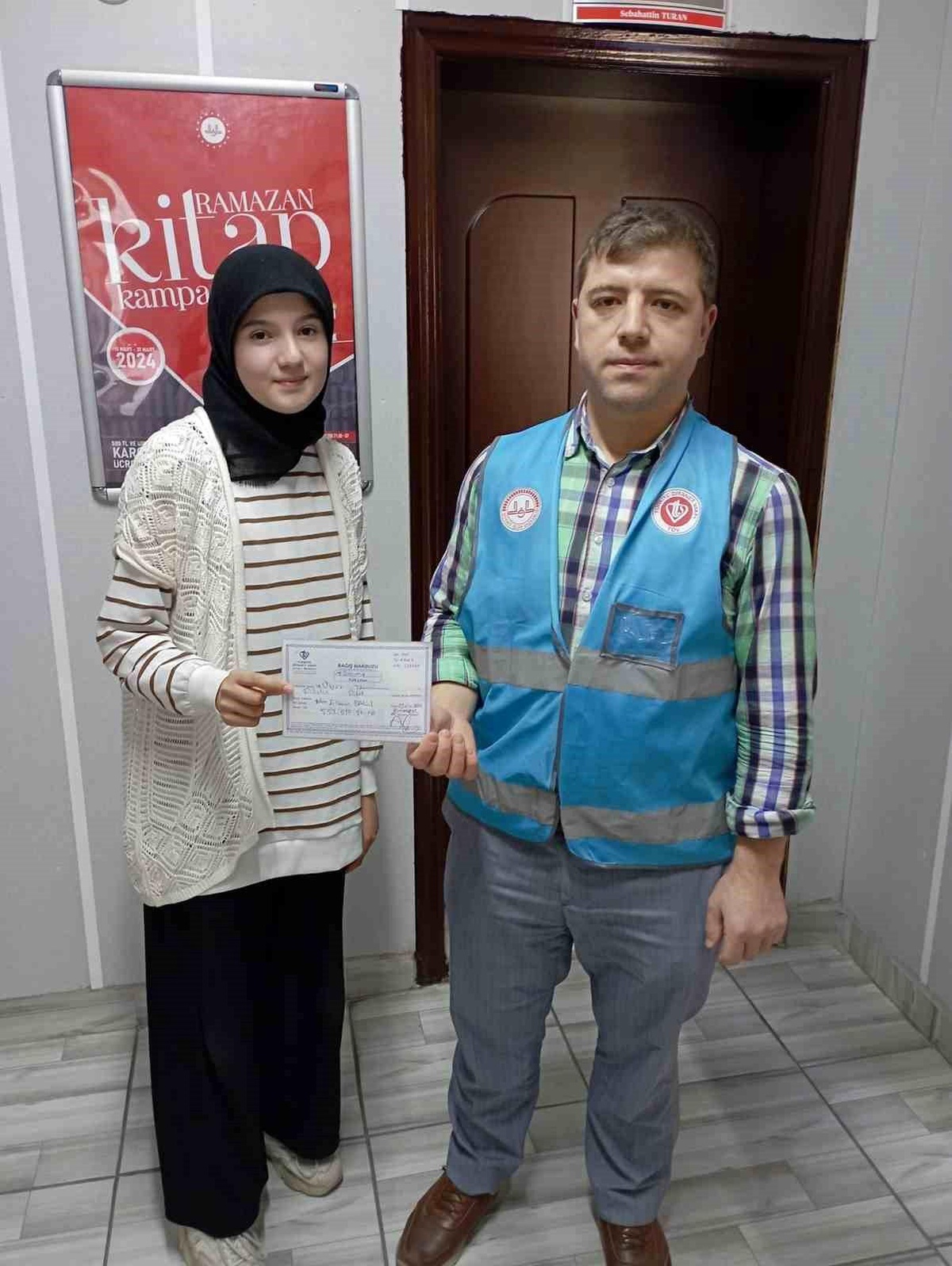 Gedizli Öğrenci Filistin\'e Harçlığını Bağışladı
