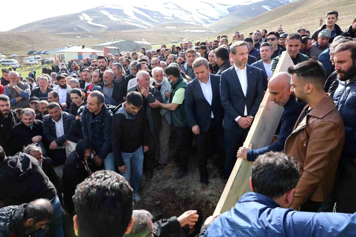 Erzincan\'da maden faciasında hayatını kaybeden işçi son yolculuğuna uğurlandı