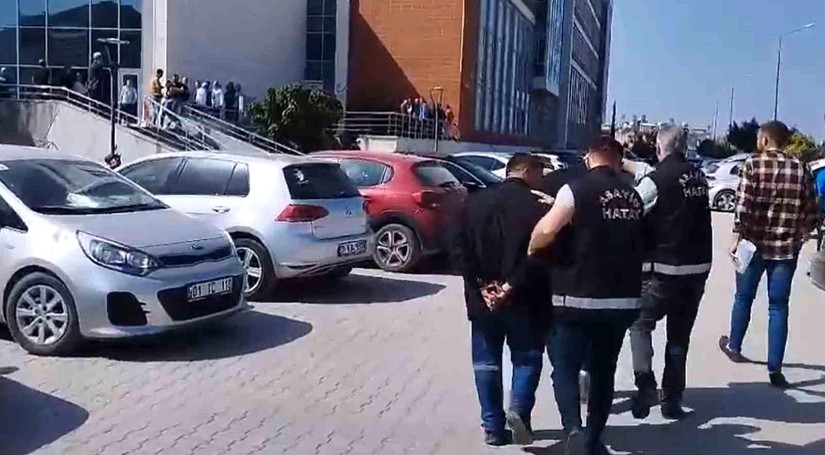Hatay\'ın İskenderun ilçesinde aranan 2 şahıs yakalandı