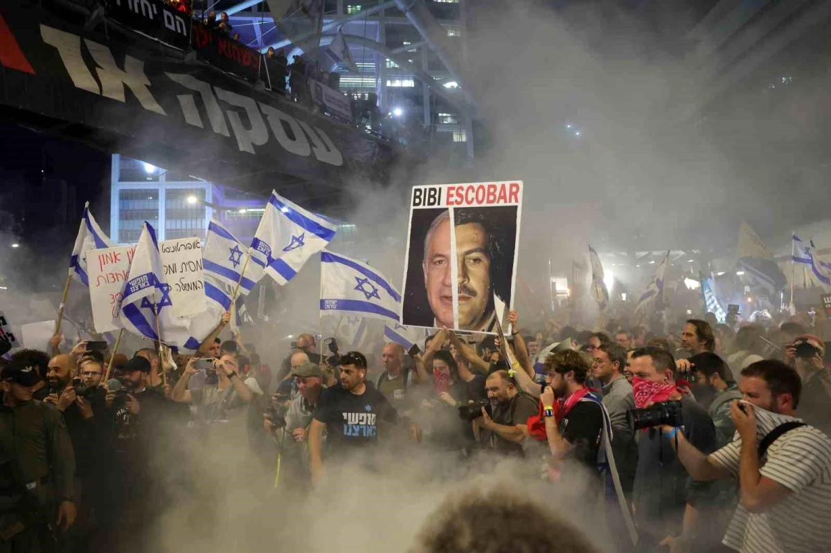 İsrail\'de 100 Bin Kişi Netanyahu\'nun Politikasını Protesto Ederek İstifa Çağrısı Yaptı