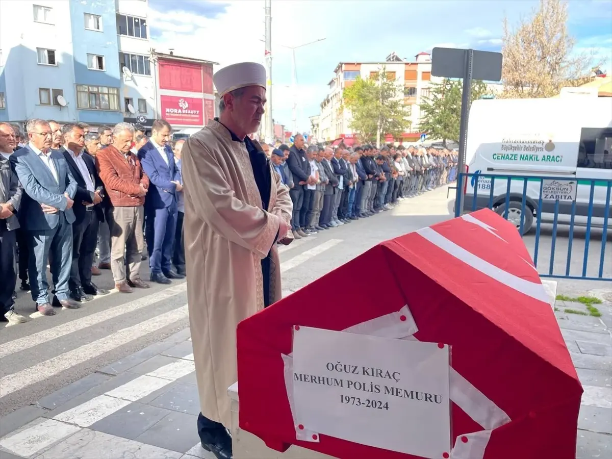 Kilis\'te Kalp Krizi Geçiren Polis Memuru Göksun\'da Defnedildi