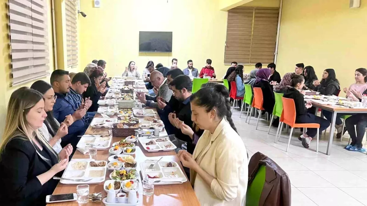 Dumlupınar Kaymakamı Özpınar, Dumlupınar Anadolu Lisesi Pansiyonunda düzenlenen iftar programına katıldı