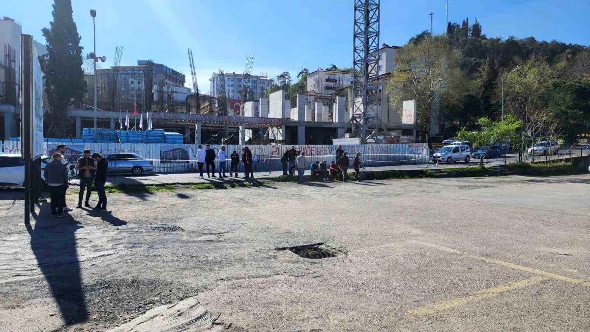Zonguldak\'ın Ereğli ilçesinde yüklenici firma işçileri maaşlarını alamadıkları için iş bıraktı