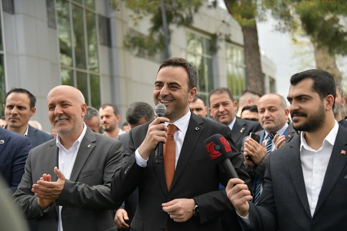 Mehmet Yasin Özlü, Başiskele Belediye Başkanlığı için mazbatasını aldı