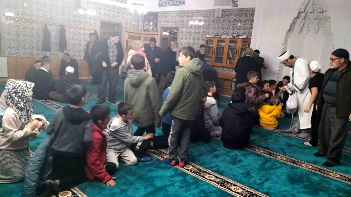 Erzurum\'da Minik Kalpler Ramazan Ayında Camiye Akın Etti
