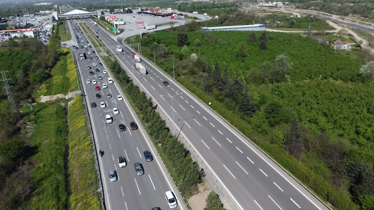 Ramazan Bayramı Tatili Dolayısıyla Yollarda Yoğunluk