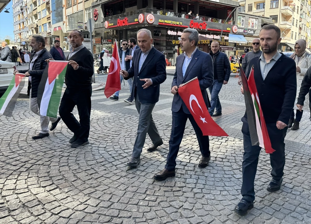 Rize\'de İsrail\'in Gazze\'ye saldırılarını protesto için sessiz yürüyüş düzenlendi