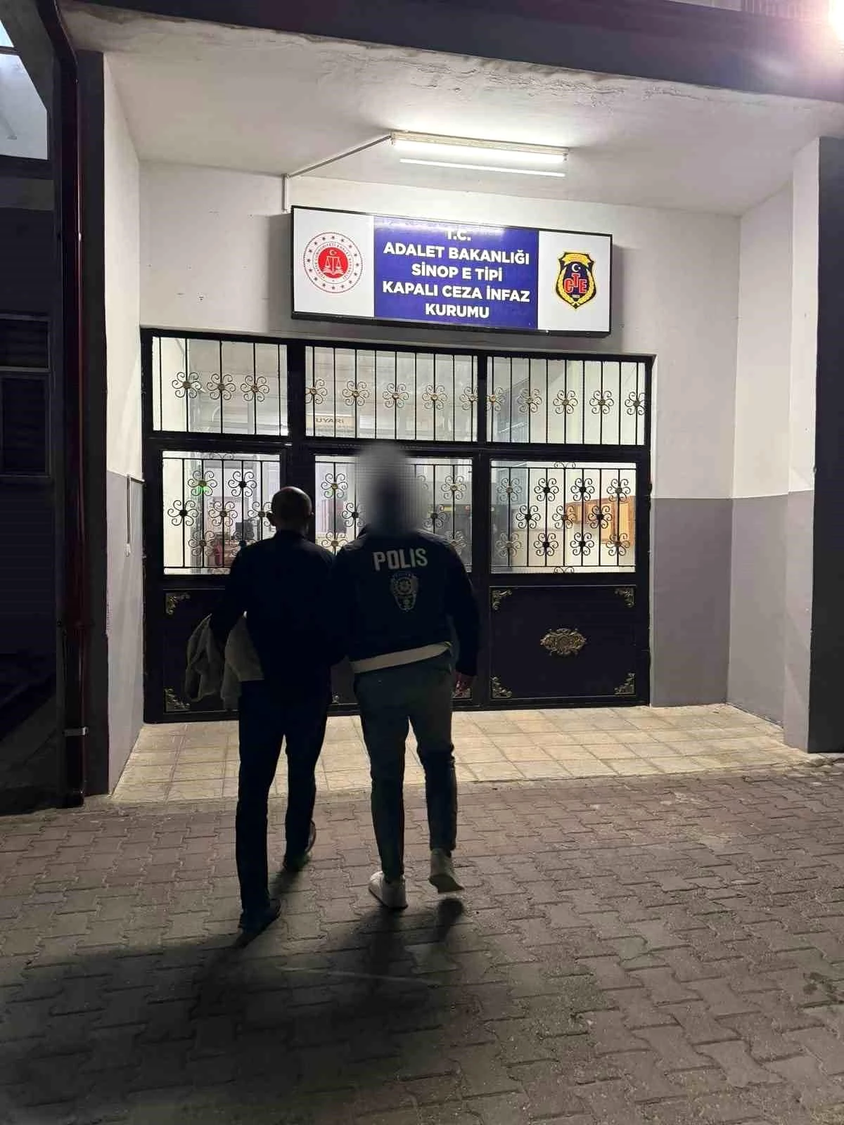 Sinop\'ta yapılan operasyonlarda yakalanan 3 hükümlü cezaevine teslim edildi