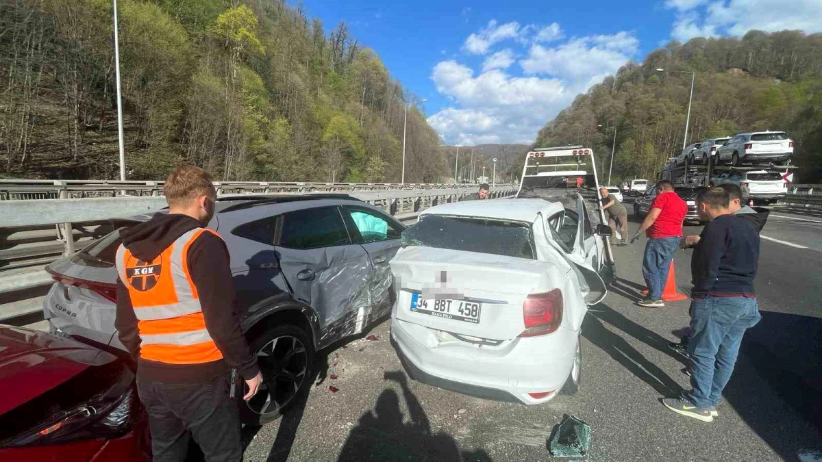 Anadolu Otoyolu\'nda zincirleme trafik kazası: 3 kişi yaralandı