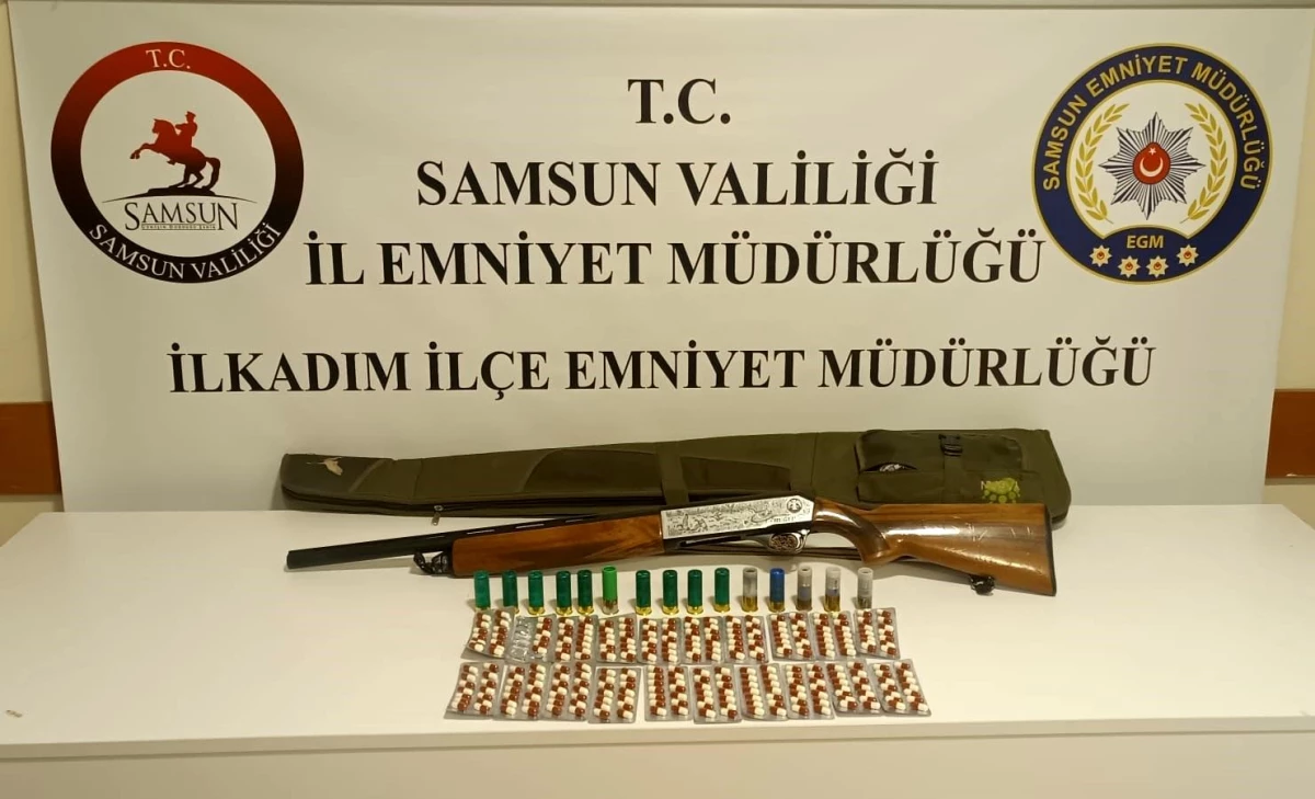 Samsun\'da Polis Uygulamasında 272 Adet Sentetik Ecza Hap ve 1 Adet Tüfek Ele Geçirildi