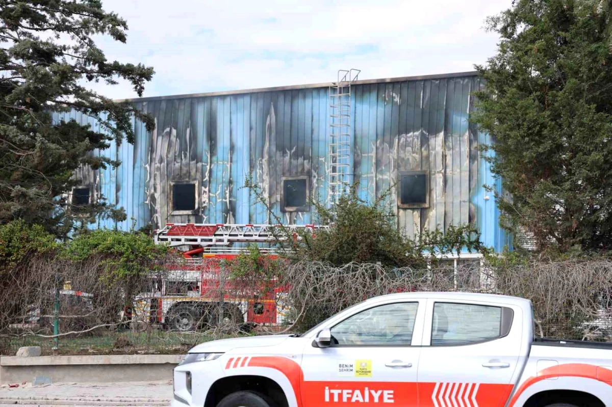 Konya\'da Yalıtım Malzemesi Fabrikasında Çıkan Yangın Sonucu 1 İşçi Hastaneye Kaldırıldı