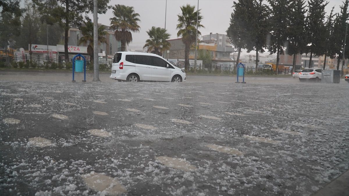 Adıyaman\'da Sağanak ve Dolu Etkili Oldu
