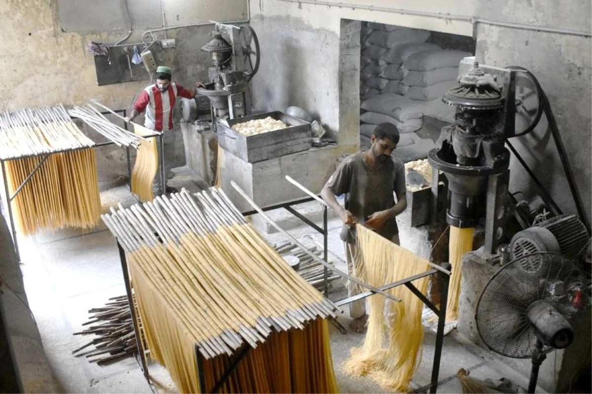 Pakistan\'da Ramazan Ayında Tel Şehriye Üretimi Hız Kazanıyor