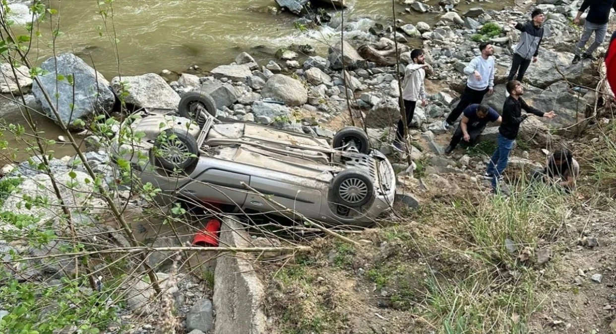 Artvin Borçka\'da Trafik Kazası: Bir Kişi Yaralandı