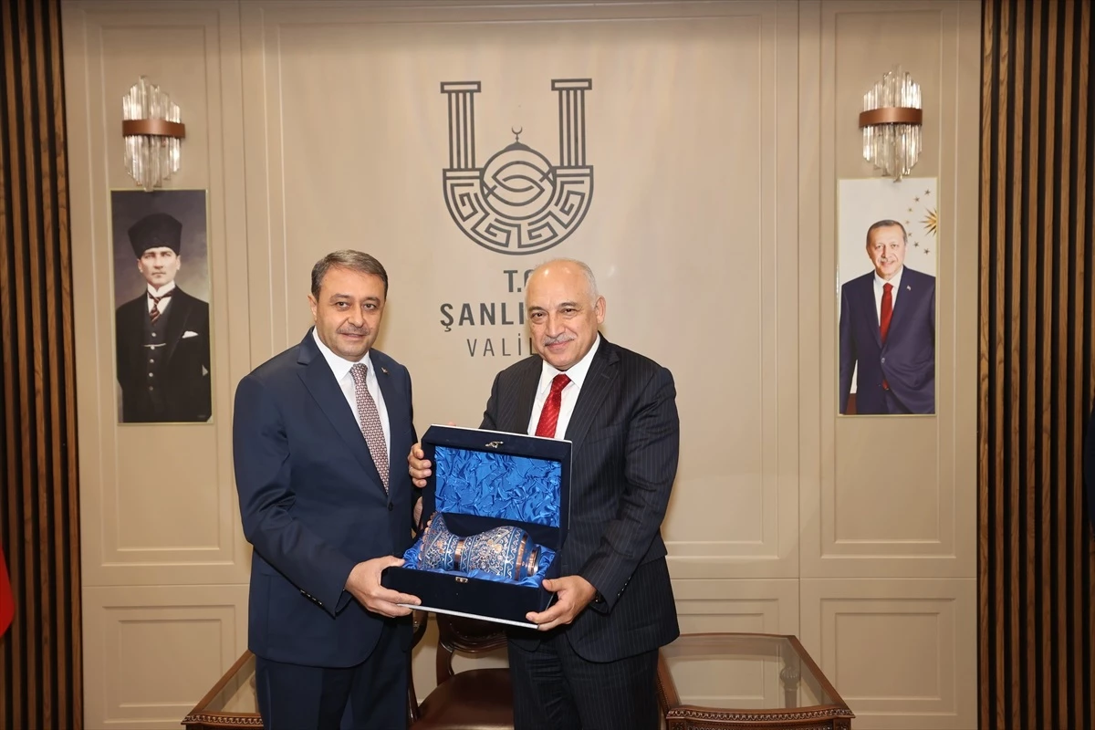 Gençlik ve Spor Bakanı Osman Aşkın Bak ve TFF Başkanı Mehmet Büyükekşi Şanlıurfa Valisi\'ni ziyaret etti