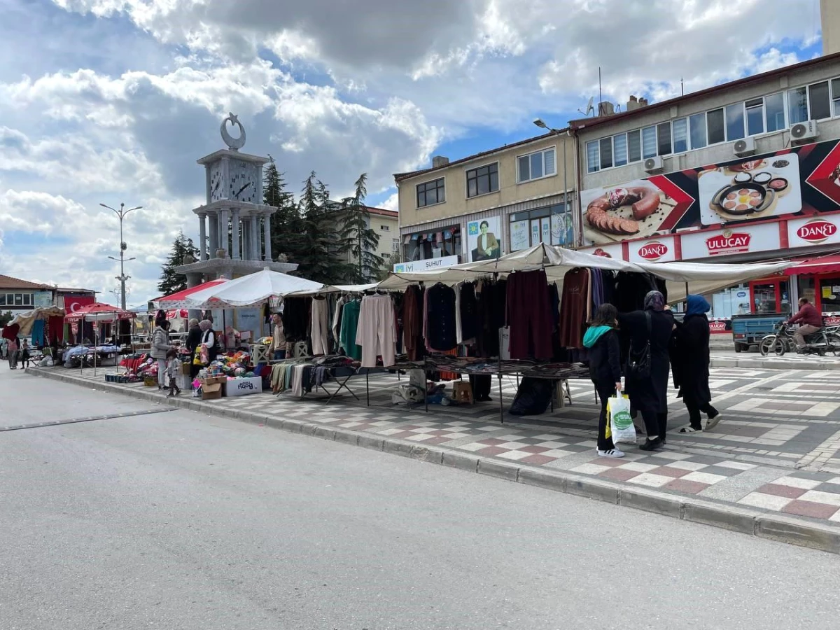 Afyonkarahisar\'da Ramazan Bayramı öncesi pazarlar hareketlendi