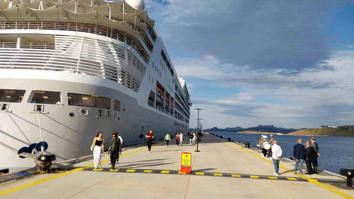 Muğla Bodrum\'da Sezonun İlk Gemi Açılışını Yaptı