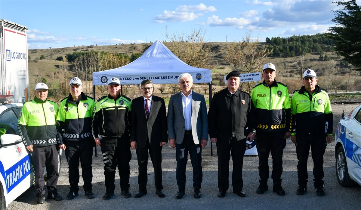 Bolu Valisi Erkan Kılıç, trafik kontrol noktalarında denetlemelerde bulundu