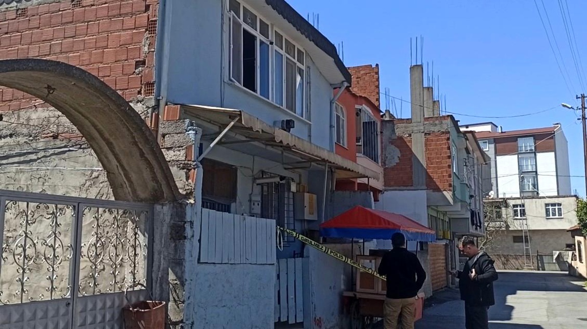 Samsun\'da Boşanmak İstemeyen Eşine Kurşun Yağdıran Adam Kendini Vurdu