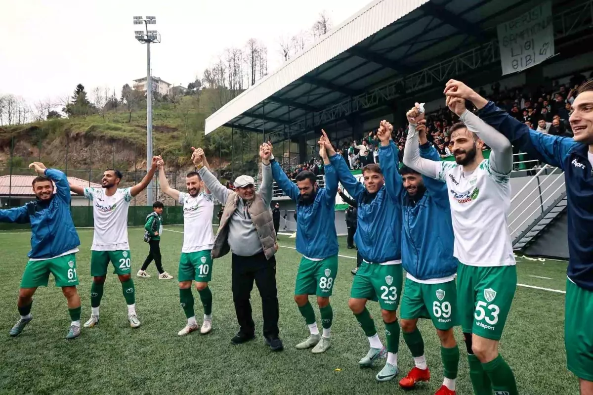 Çayelispor, Arsin İdman Yurdu\'nu 3-1 mağlup ederek 3 puanı hanesine yazdırdı