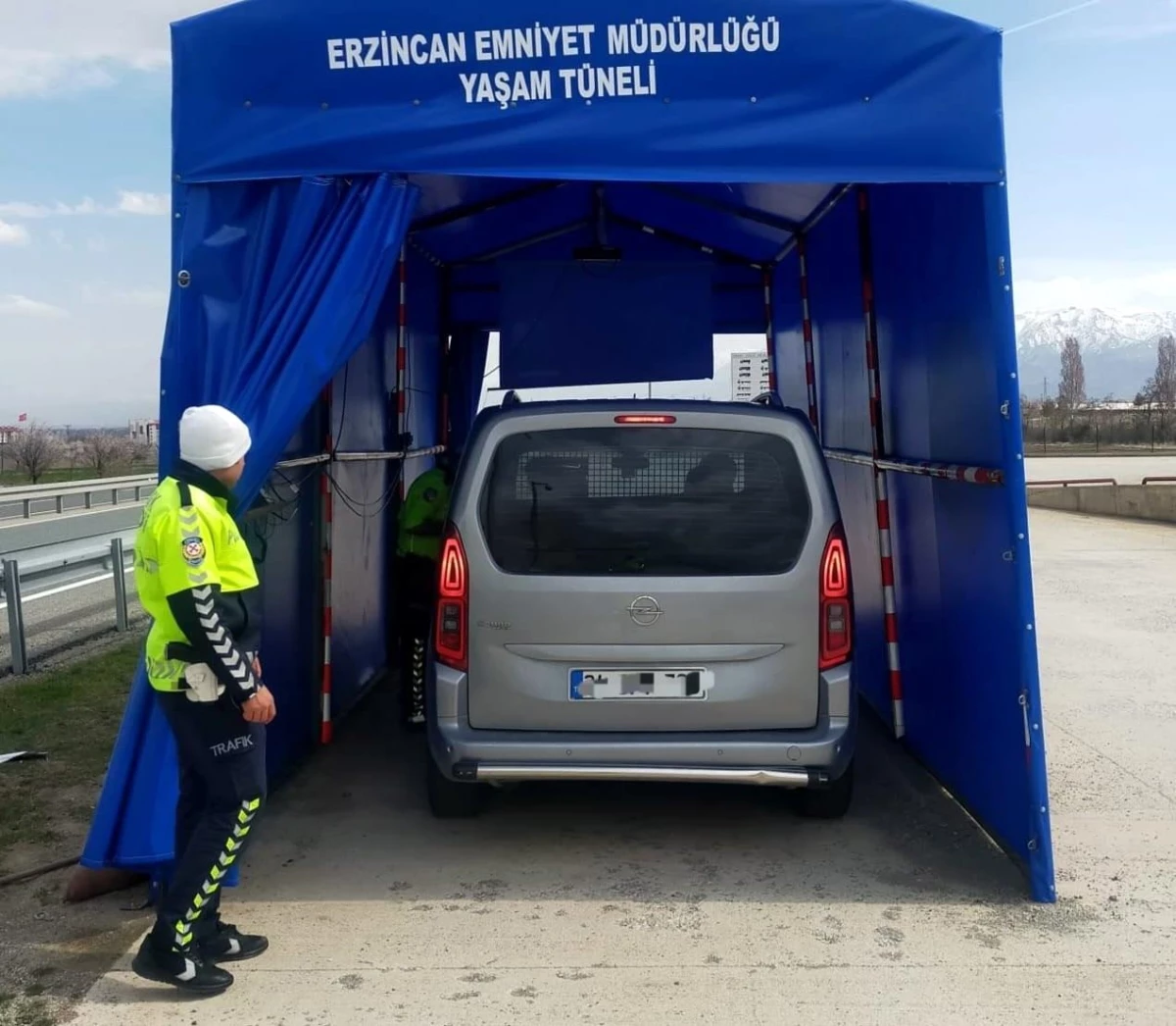 Erzincan\'da trafik polisleri bayram tedbirleri kapsamında denetimlerini artırıyor