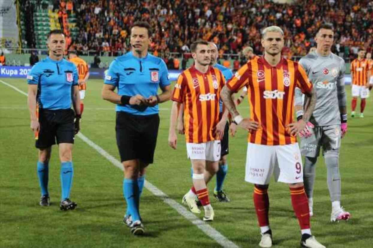 Galatasaray-Fenerbahçe Süper Kupa maçı yarıda kaldı! Sarı-lacivertliler, 2. dakikada sahadan çekildi