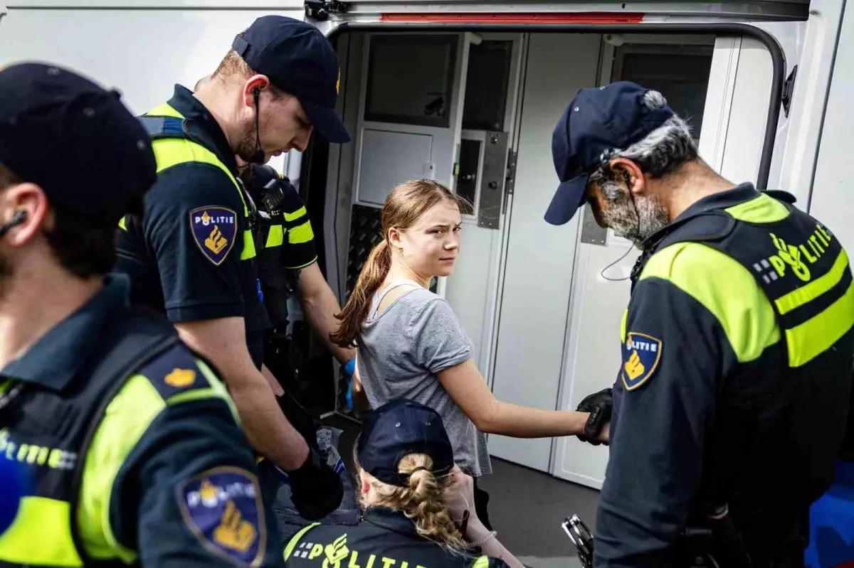 Greta Thunberg, Hollanda\'da gözaltına alındı