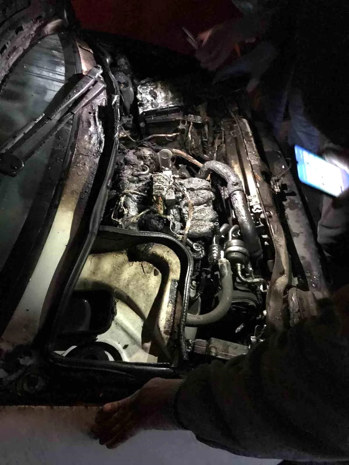 Isparta\'da Park Halindeki Otomobil Elektrik Kontağında Yandı
