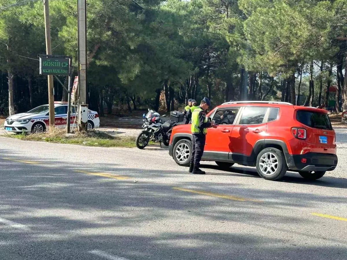 İzmir İl Jandarma Komutanlığı, Bayram Tatili Boyunca Yoğun Denetimler Uyguladı