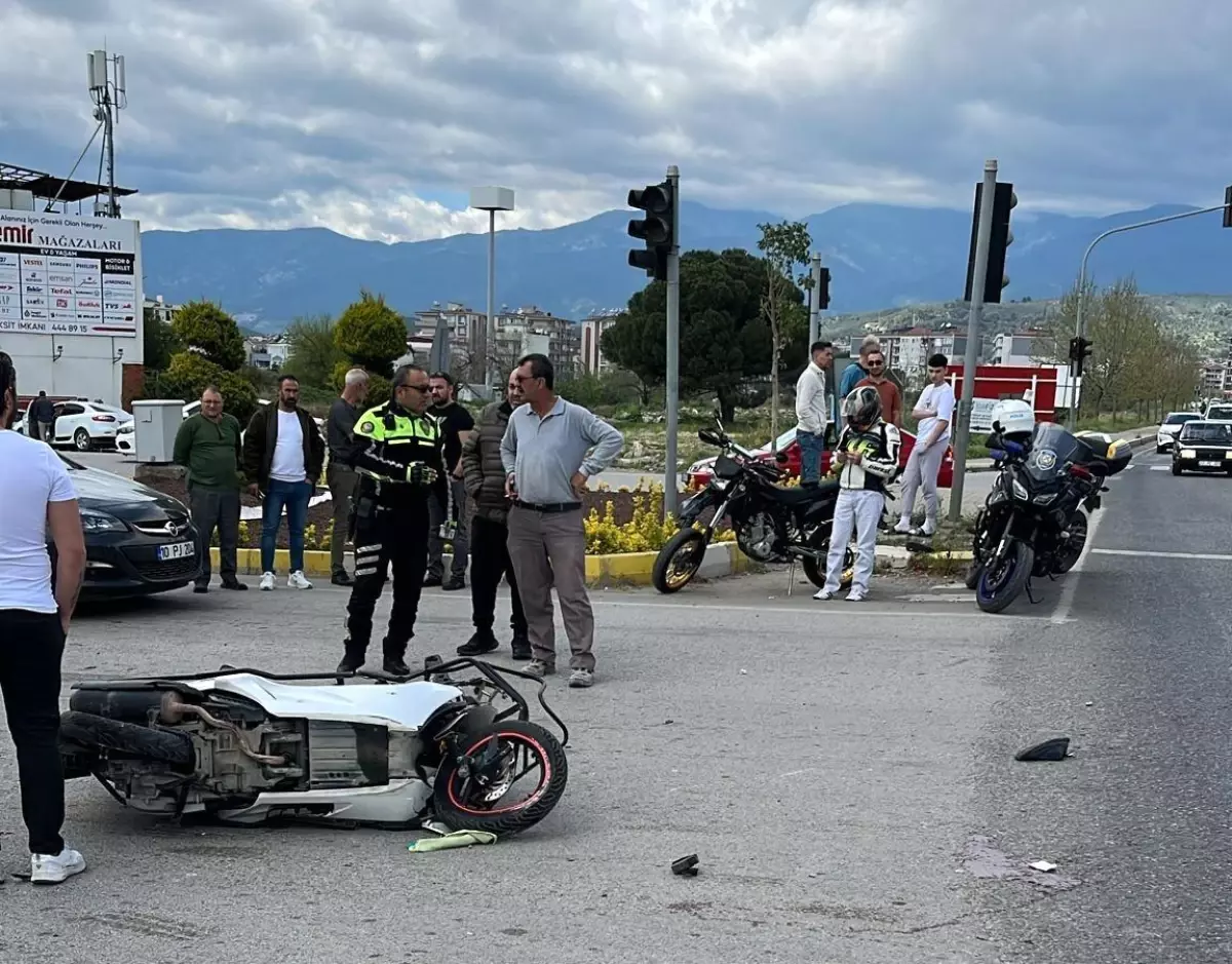 Balıkesir\'de kamyon ile motosiklet çarpıştı, bir kişi ağır yaralandı