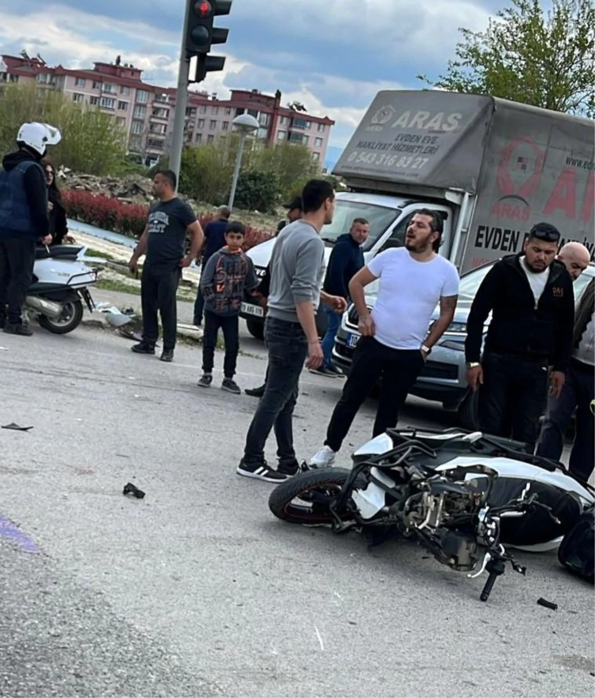 Edremit\'te kamyon ile motosiklet çarpıştı, motosiklet sürücüsü hayatını kaybetti