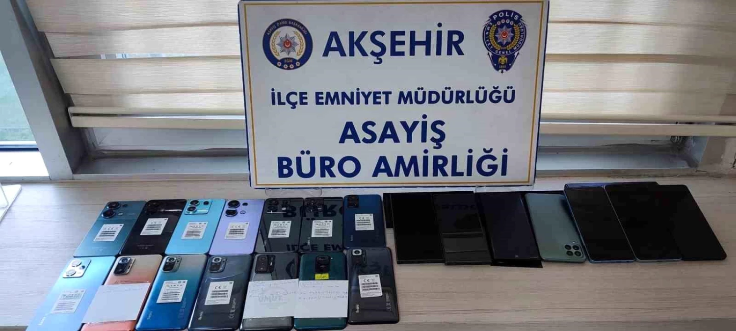 Konya\'da Kaçak Cep Telefonu Operasyonu: 500 Bin TL Değerinde 21 Telefon Ele Geçirildi