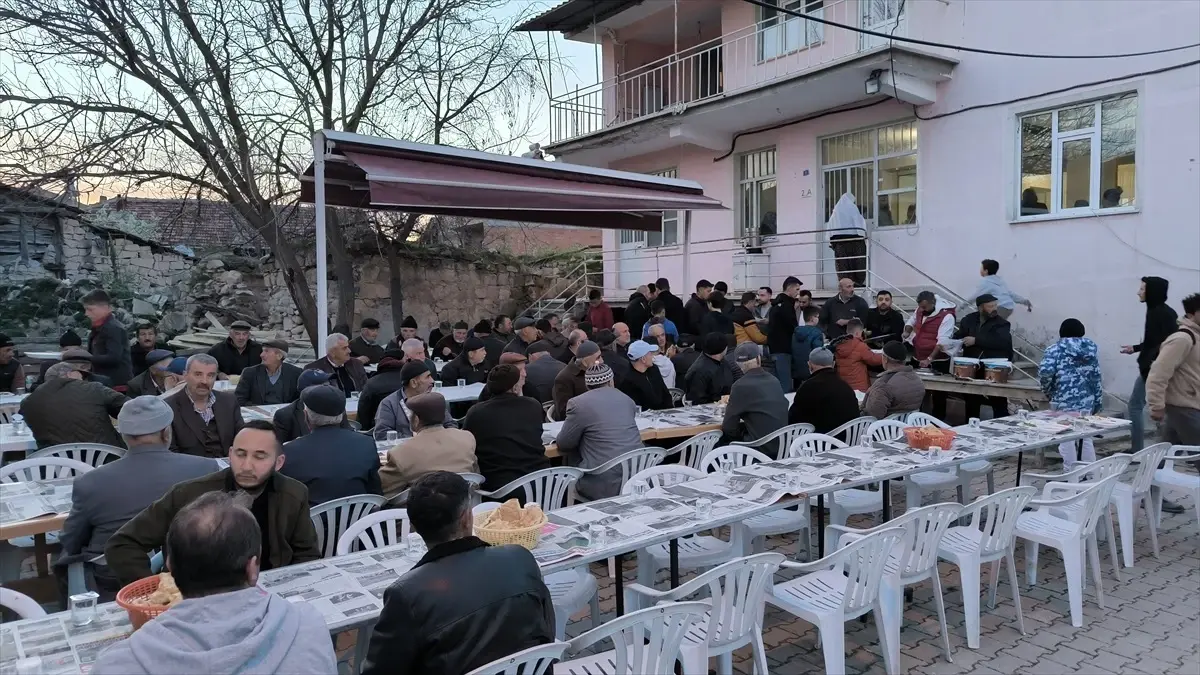 Kütahya Doğluşah Köyü\'nde Geleneksel İftar Buluşması