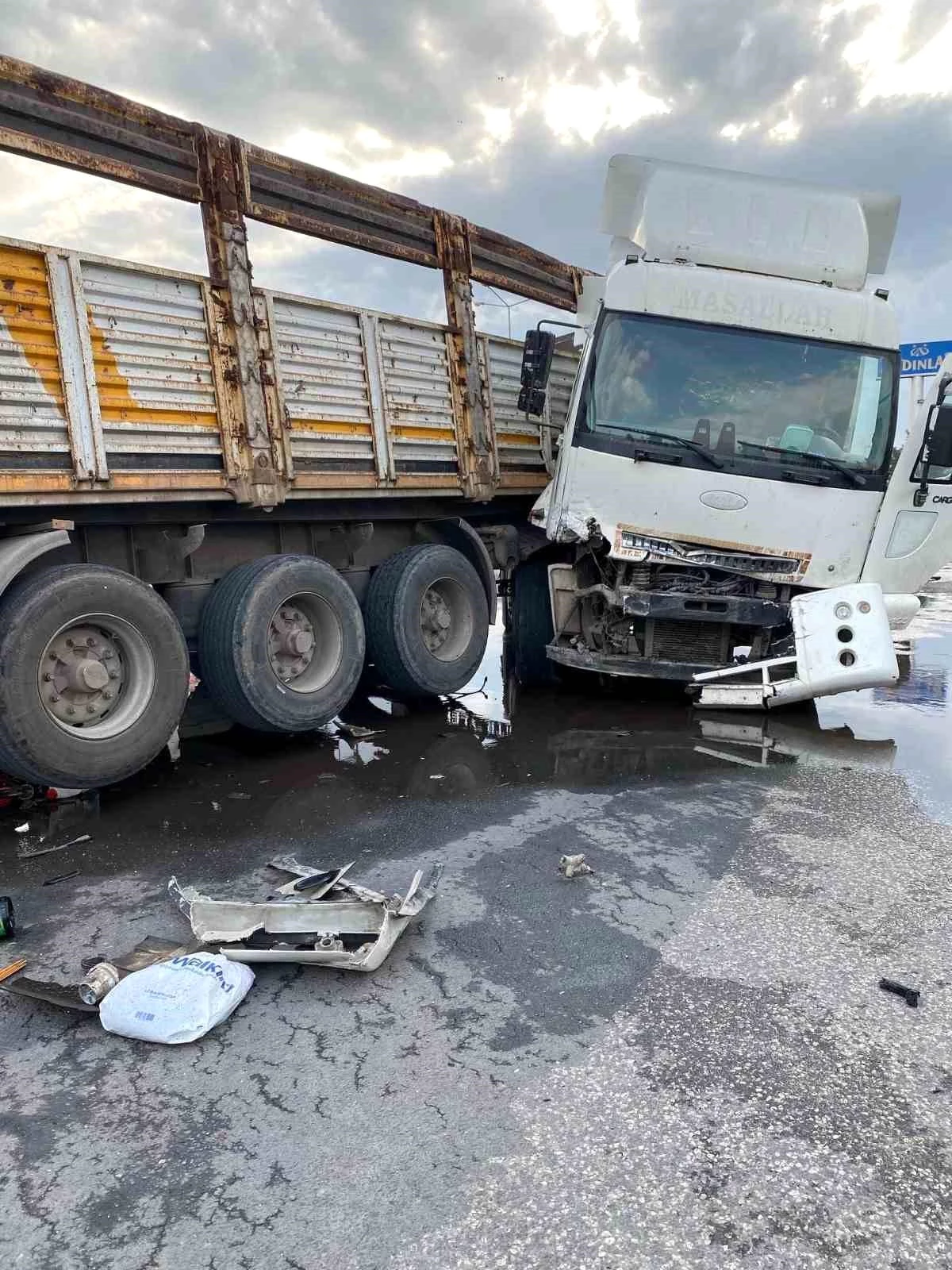 Mardin Nusaybin\'de Trafik Kazası: 1 Çocuk Hayatını Kaybetti, 4 Kişi Yaralandı