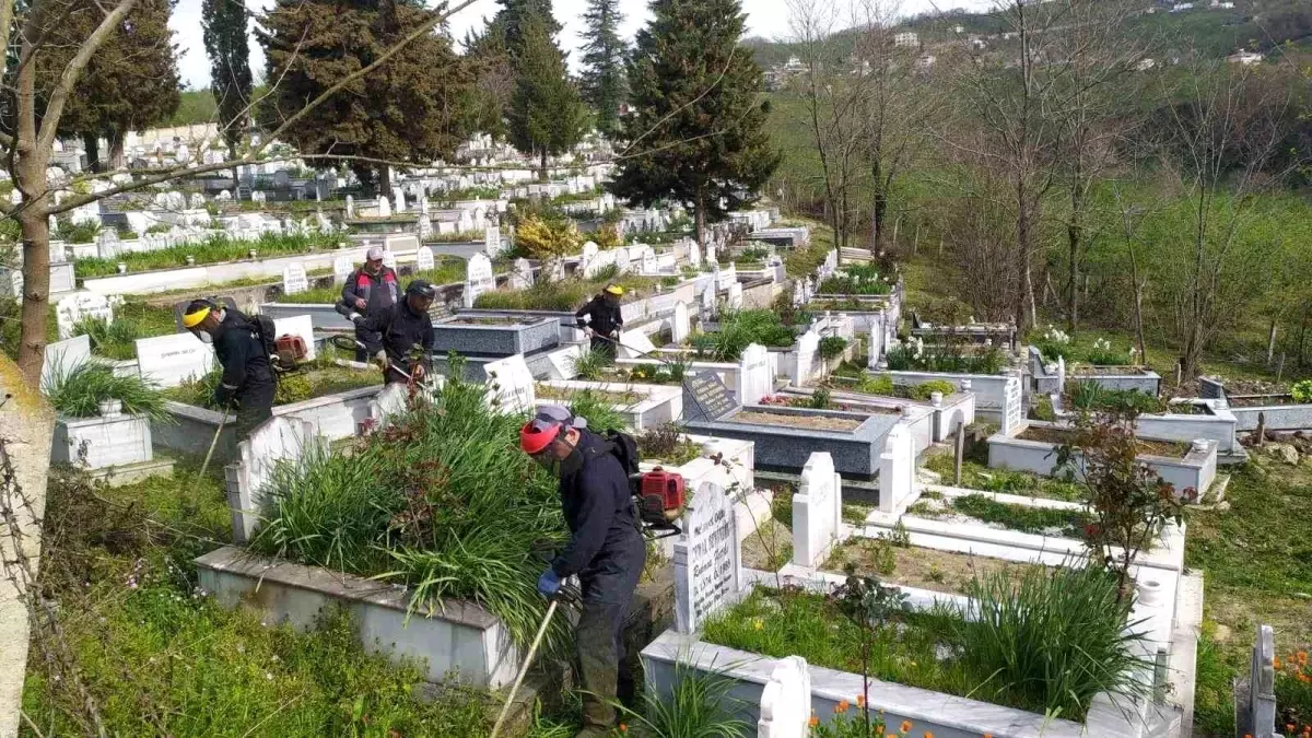 Ordu\'da Mezarlık ve Şehitlikler Bayram Öncesi Temizleniyor