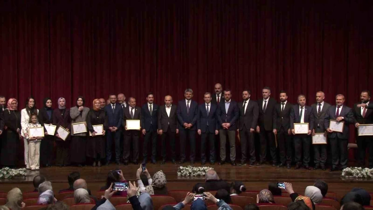Ahmet Cin Pendik Belediye Başkanı olarak mazbatasını aldı