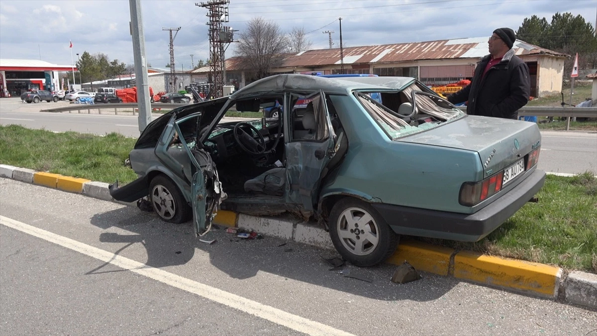 Sivas\'ın Şarkışla ilçesinde trafik kazası: 1 yaralı