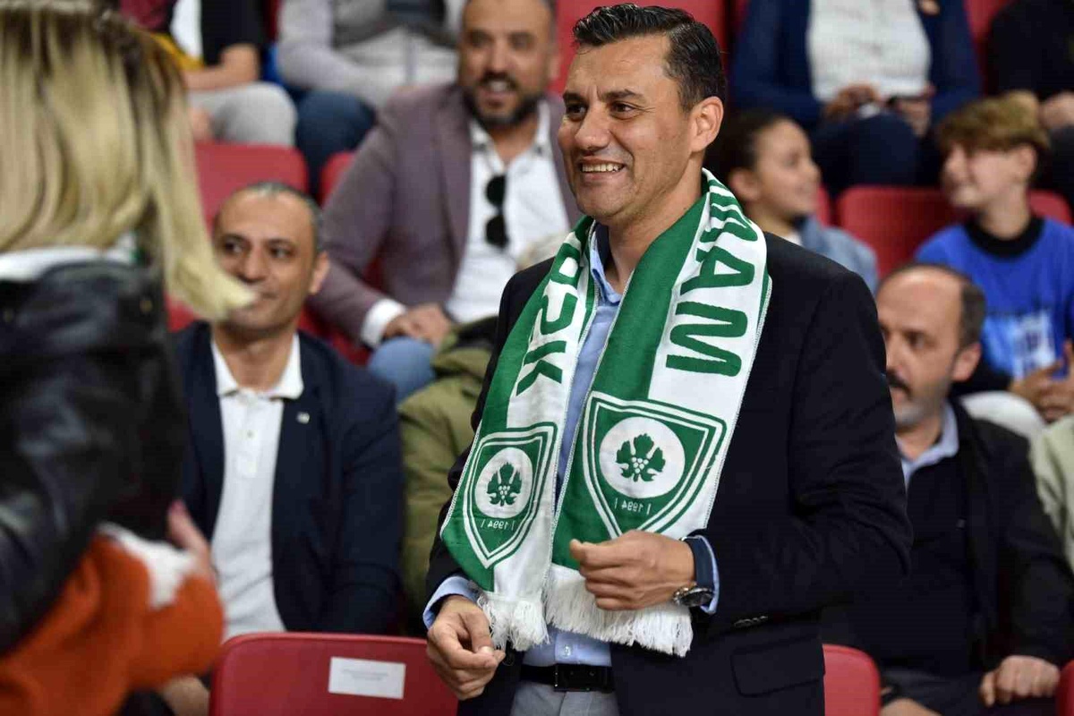 Manisa Büyükşehir Belediyespor, Darüşşafaka\'yı mağlup etti