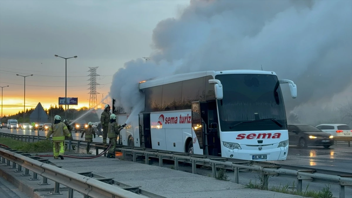 Ümraniye\'de iki yolcu otobüsünde çıkan yangınlar söndürüldü