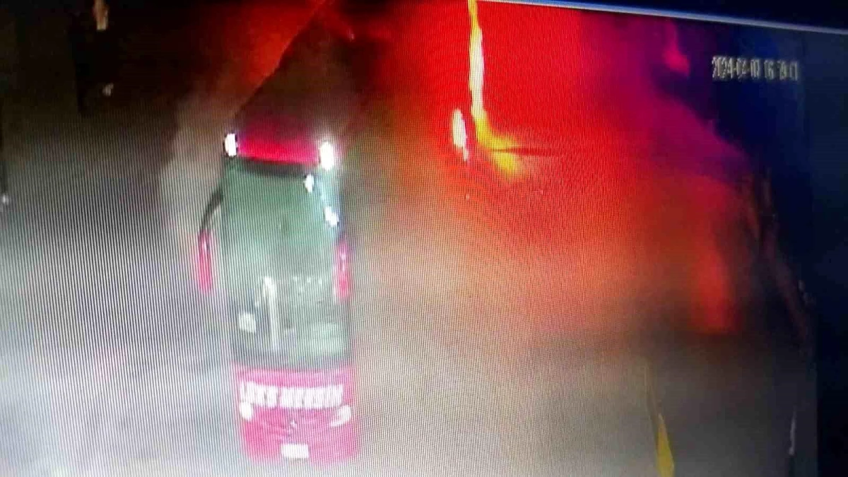 Ümraniye\'de Otobüs Yangını: Güvenlik Kamerasına Yansıdı