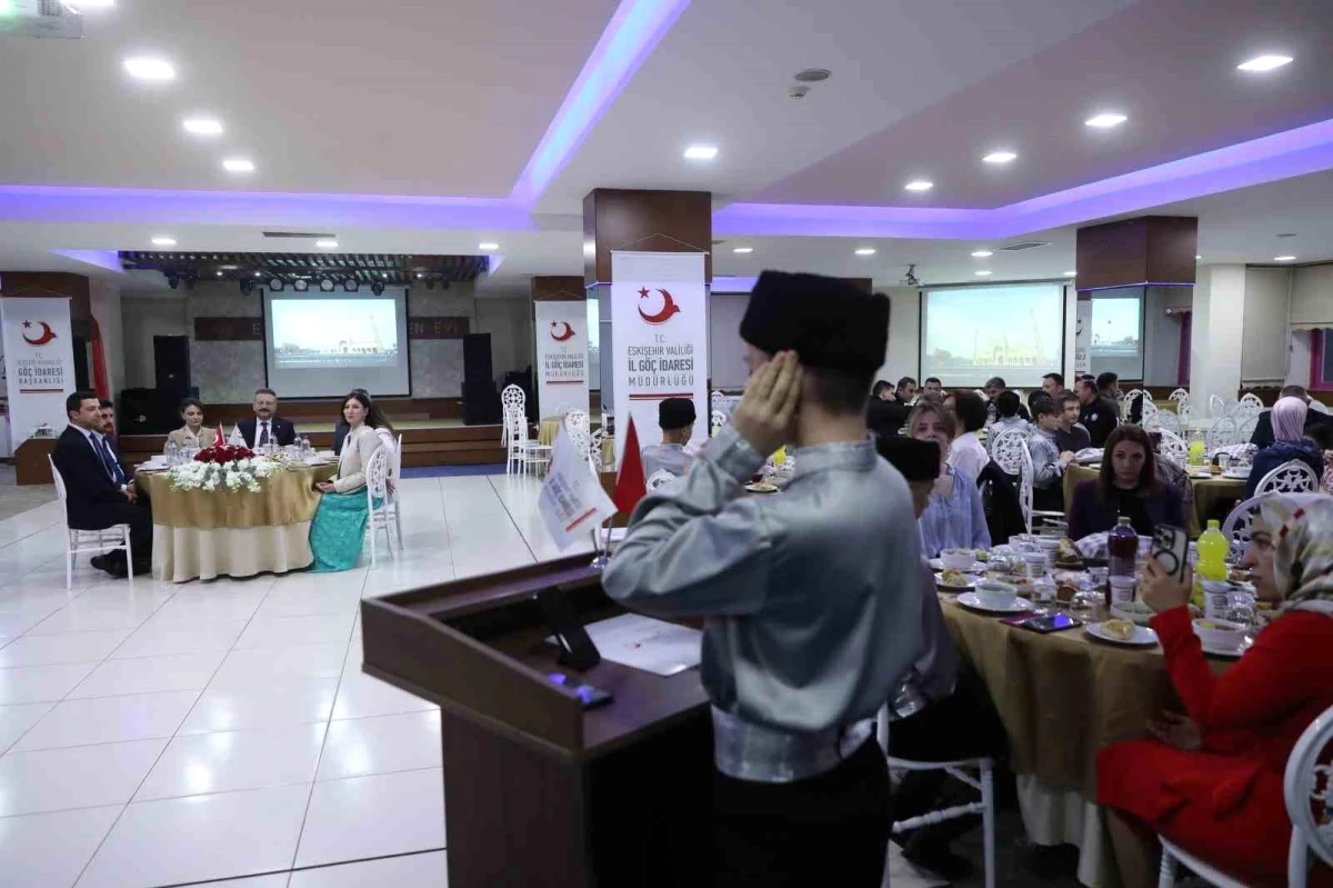 Eskişehir Valisi ve eşi Kırım Tatar Türkleri için iftar programına katıldı