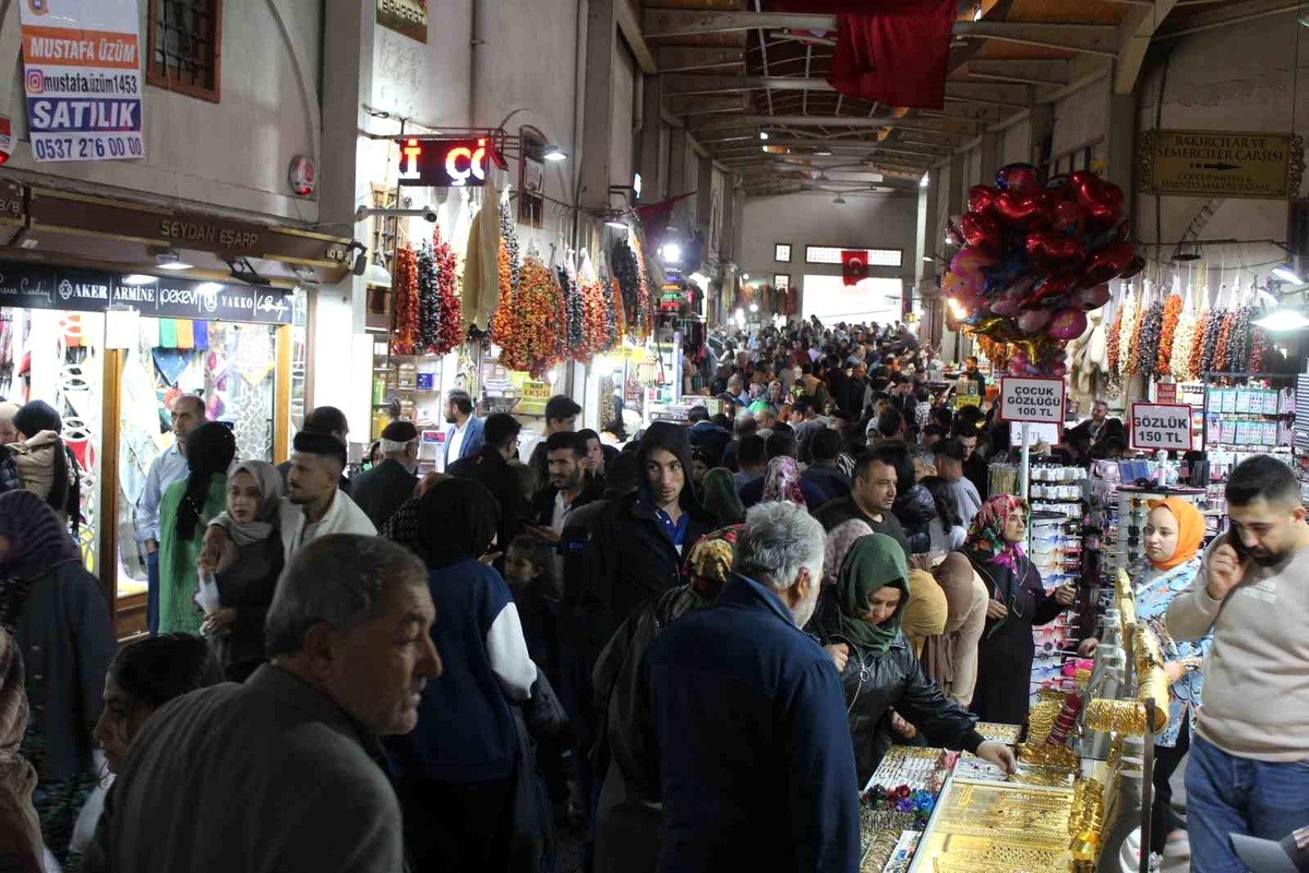 Kahramanmaraş\'ta Tarihi Kapalı Çarşı Ramazan Bayramı\'na hazırlanıyor