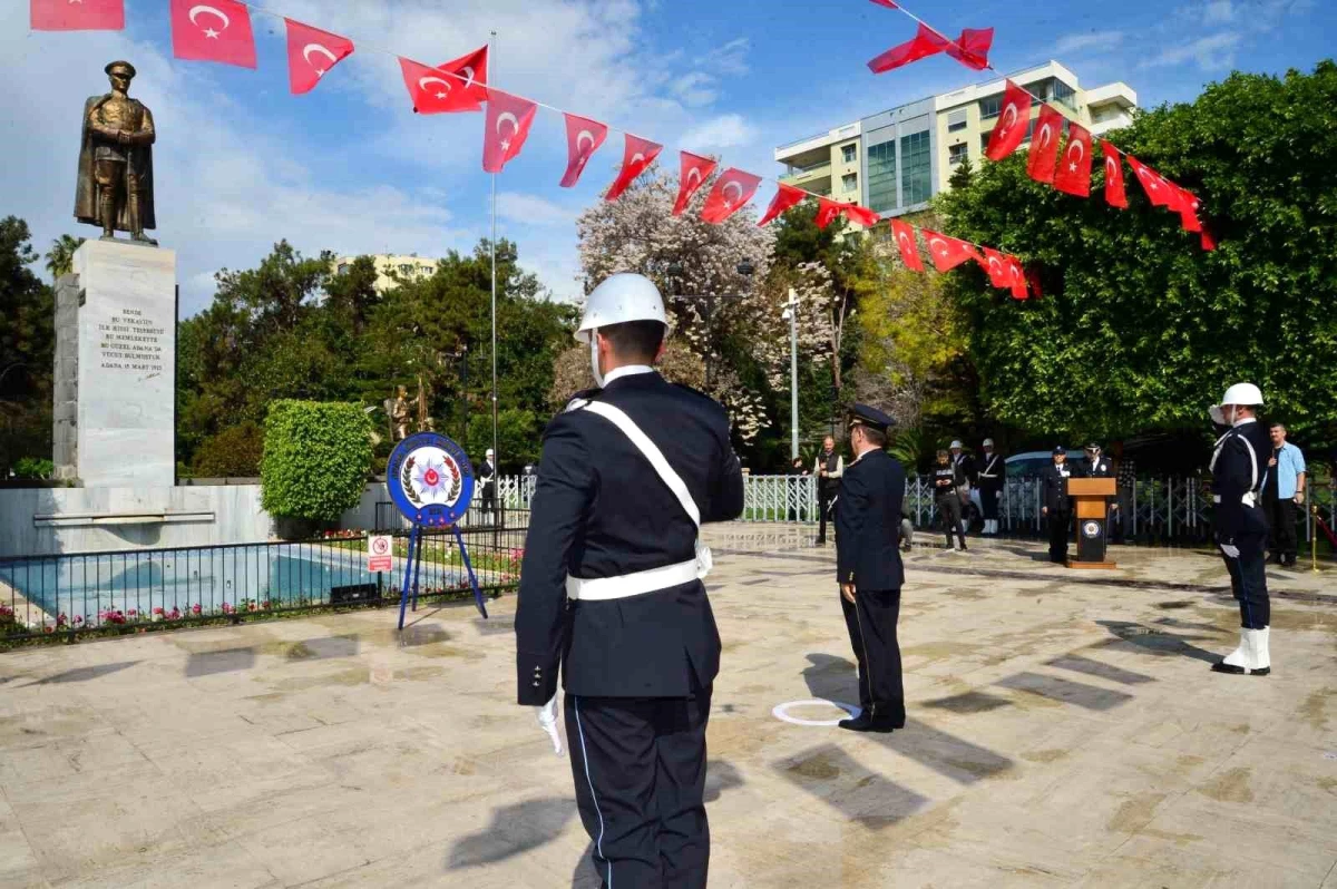 Adana\'da Atatürk Parkı\'nda düzenlenen törende İl Emniyet Müdürü çelenk sundu