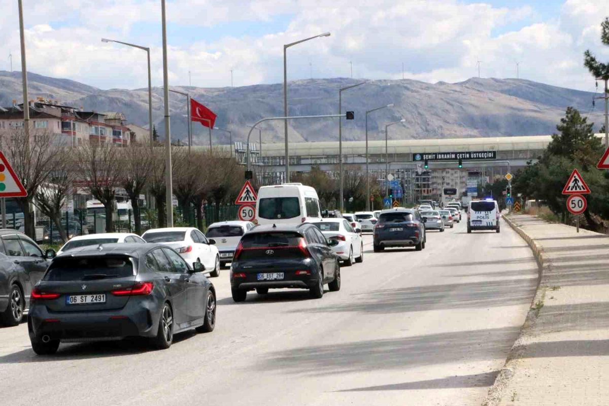 Afyonkarahisar\'da Bayram Tatili Yoğunluğu