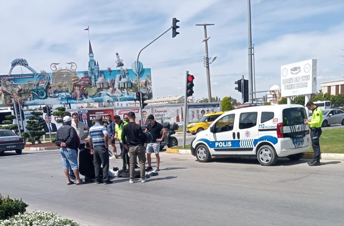 Antalya\'da otomobil ile motosiklet çarpıştı: 1 kişi ağır yaralandı