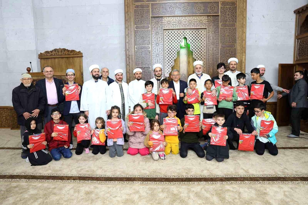 Kayseri Büyükşehir Belediye Başkanı Ramazan ayında vatandaşlarla buluştu