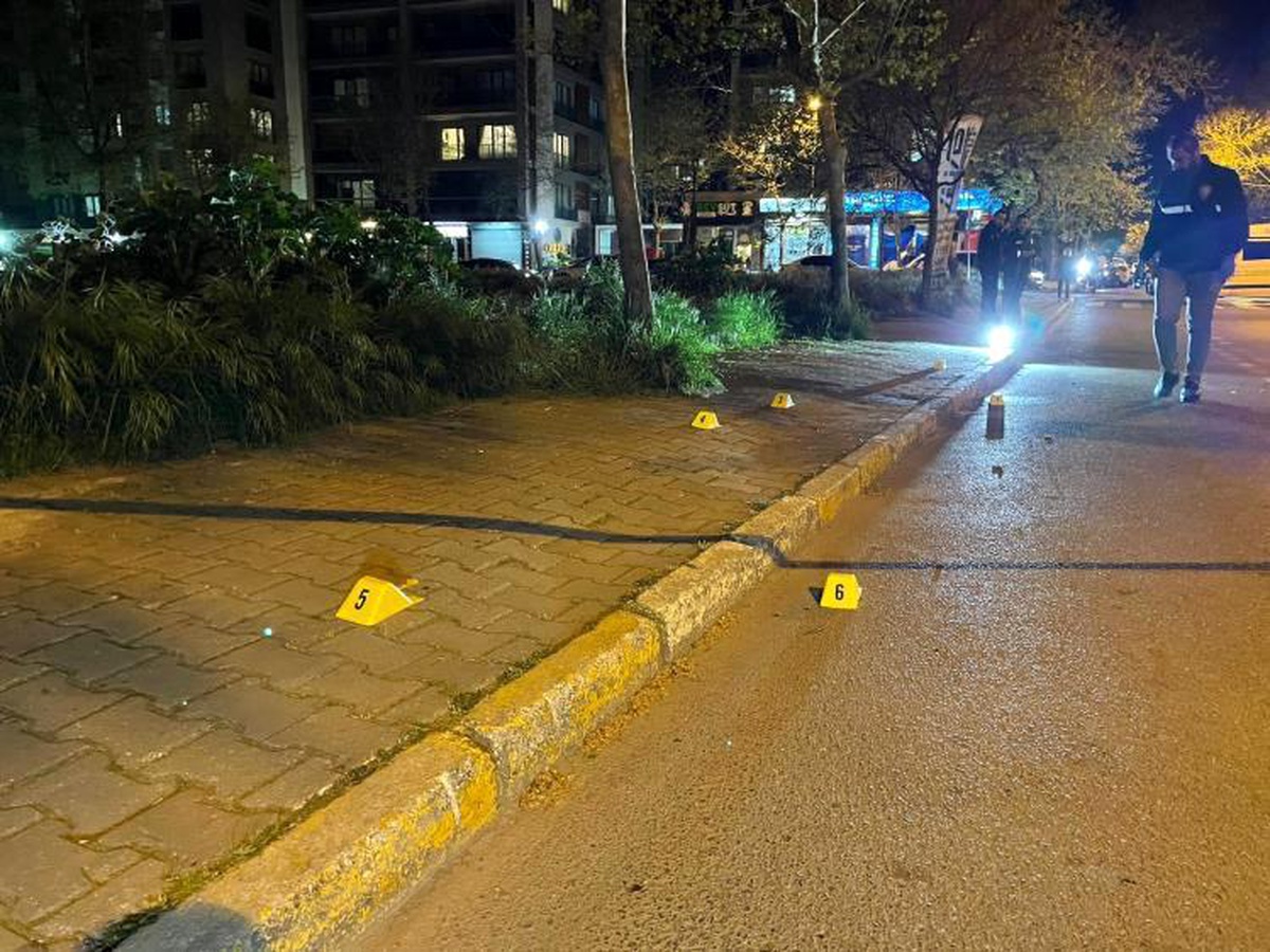 Beylikdüzü\'nde bir şahıs, boşanma aşamasında olduğu karısını sokak ortasında bıçakladı