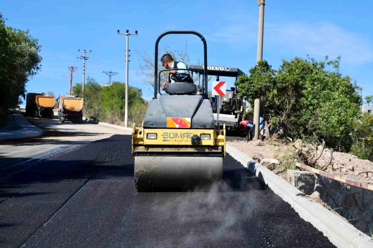 Bodrum Belediyesi Yollarda Asfaltlama Çalışması Yapıyor