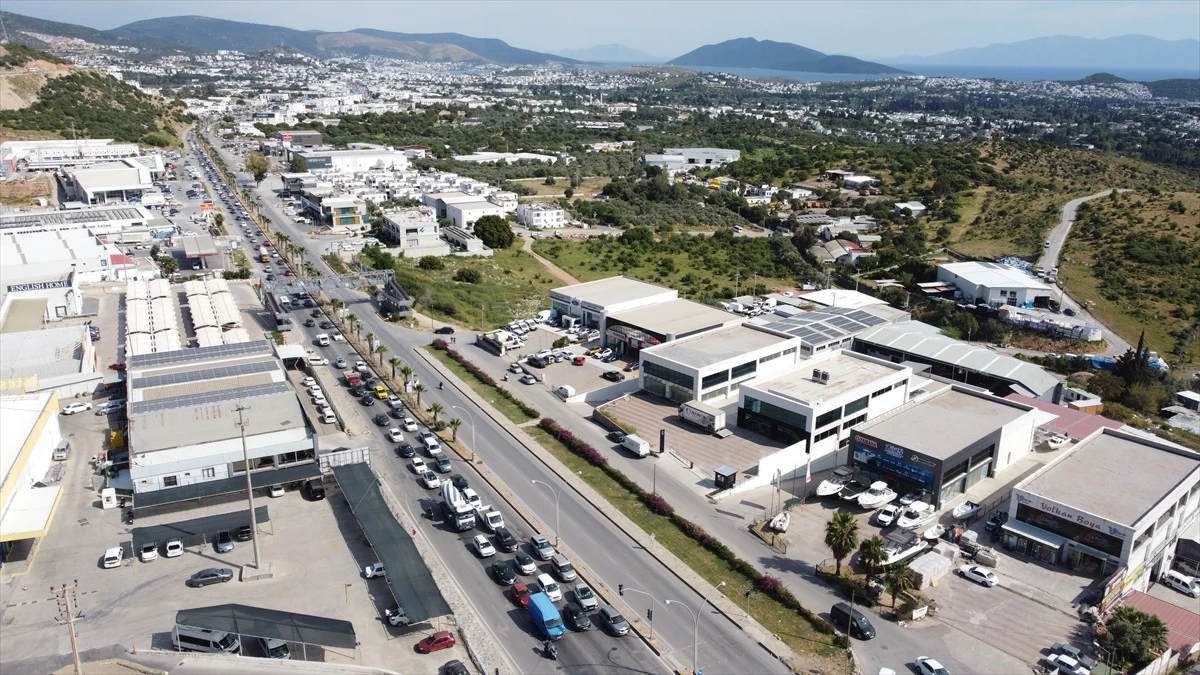 Muğla Bodrum\'da Bayram Öncesi Trafik Yoğunluğu Dron İle Görüntülendi